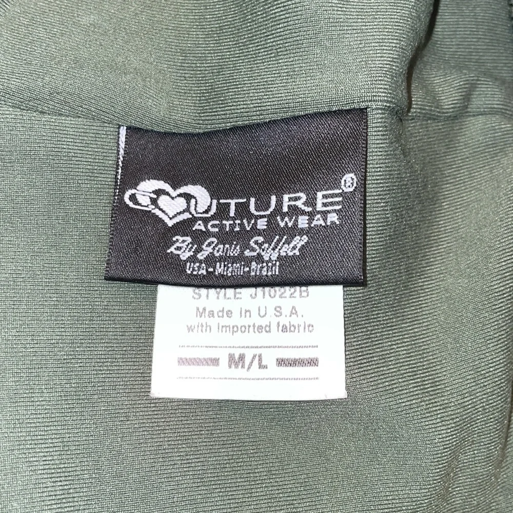 NWOT. Couture Active Wear. Size M/L - Picture 4 of 5